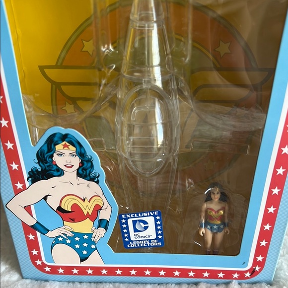 FUNKO EXCLUSIVE DC COMICS Wonder Woman Invisible Jet with Mini Figure - Picture 3 of 15